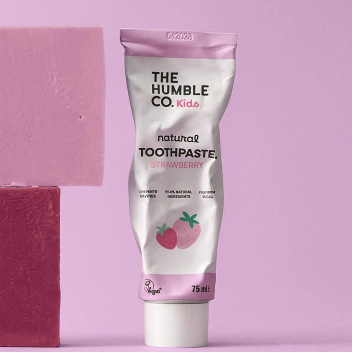 7350075695209-The-Humble-Co.-Kids_Natural-Toothpaste-Strawberry-Παιδική-Οδοντόκρεμα-με-Γεύση-Φράουλα-1000ppm-75ml-olgaspharmacy
